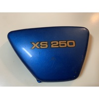 YAMAHA XS 250 RIGHT PLASTIC SIDE COVER BLUE  2LO