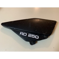 YAMAHA RD 250 RIGHT HAND PLASTIC SIDE COVER 4L0 BLACK REPAIRED