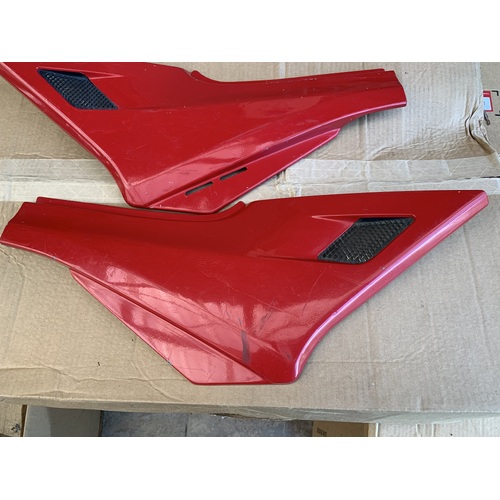 HONDA VF 1000 LEFT AND RIGHT PLASTIC SIDE COVERS 83600 83700 MB6