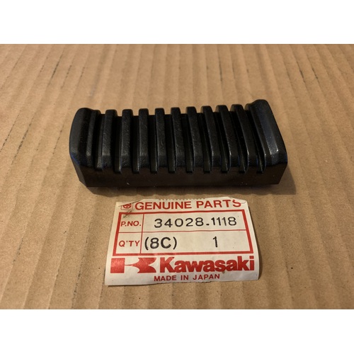 GENUINE KAWASAKI GPZ 900 R 1986 - 1989 FOOT PEG RUBBER 340281118 NOS NEW STEP