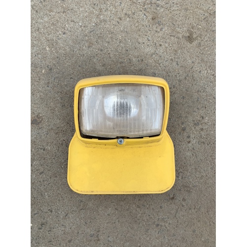 SUZUKI DS 80 HEAD LIGHT SHROUD - HEAD LIGHT RUSTY SEE PICS