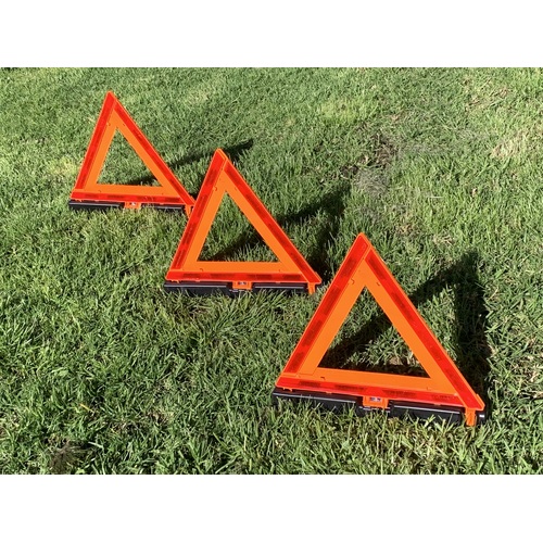 NARVA SAFTEY CAR UTE ROAD SIDE REFLECTIVE TRIANGLE 3 PEICE SET KIT IN STORAGE BOX 84200