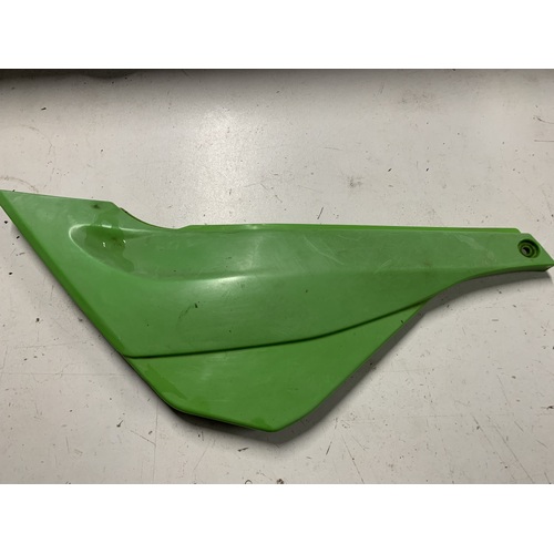 KAWASAKI KL 250 STOCKMAN / SHERPA LEFT PLASTIC SIDE COVER GREEN