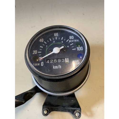 HONDA CT 110 POSTIE SPEEDO 42593 KMS CRACKED MOUNT