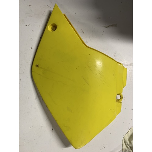 SUZUKI DRZ 400 E THIS LISTING IS FOR THE LEFT REAR PLASTIC SIDE BATTERY COVER